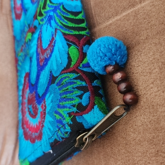 NEW Embroidered Boho Wallet Organizer Zip Around Card Holder Multicolor Flowers - Picture 6 of 9